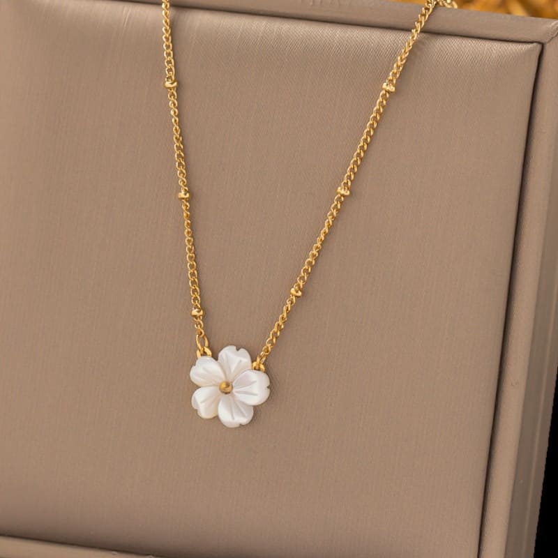 Love is Blooming - 18K Gold Plated Necklace